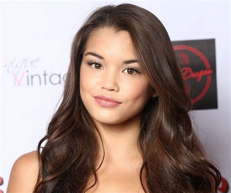 Paris Berelc Biography